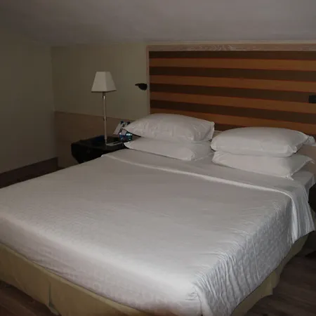 מלון Sheraton Parco De Medici